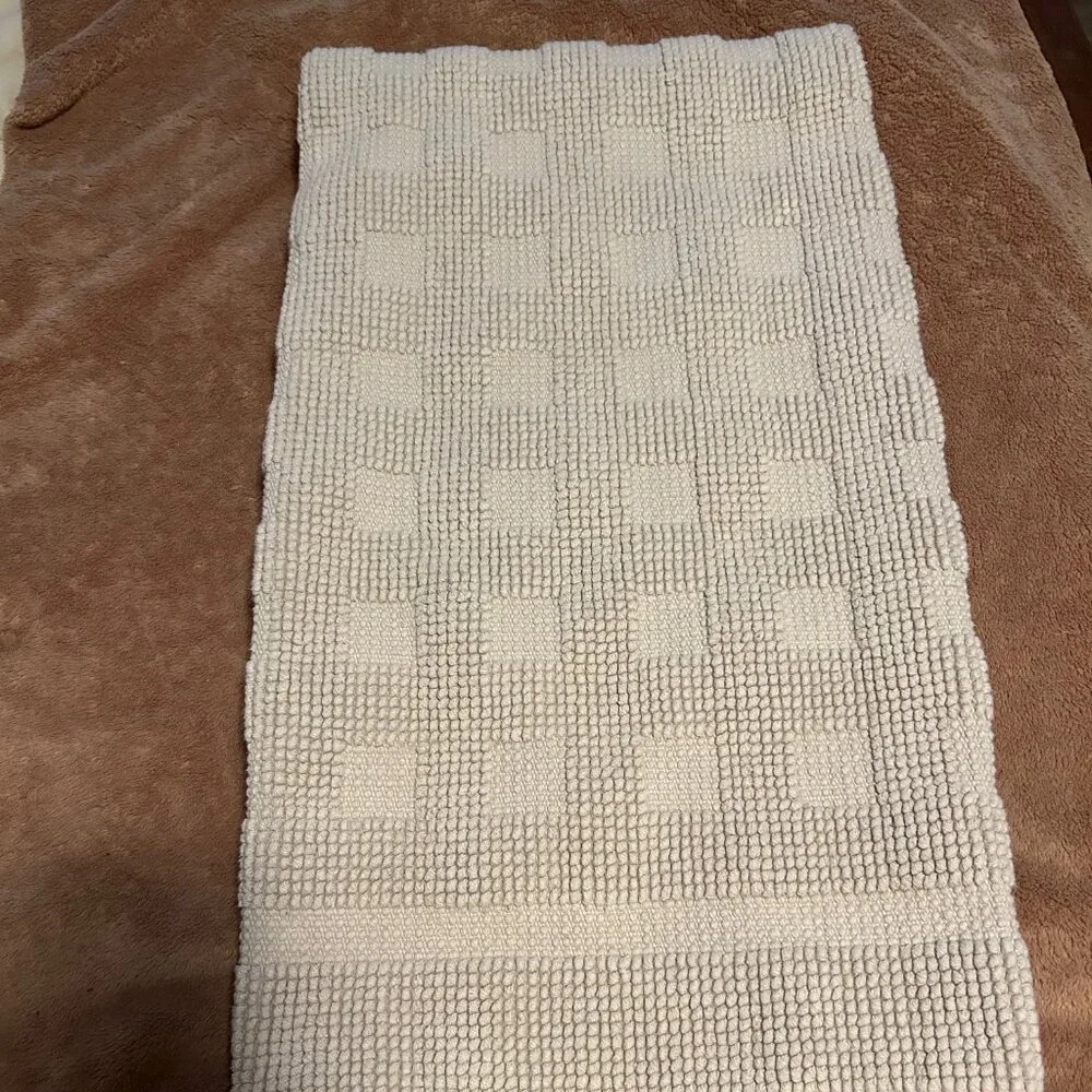 Reversible (Tan/Cream) Shower Curtain with Coordinating Bath Rug (Tan) EUC